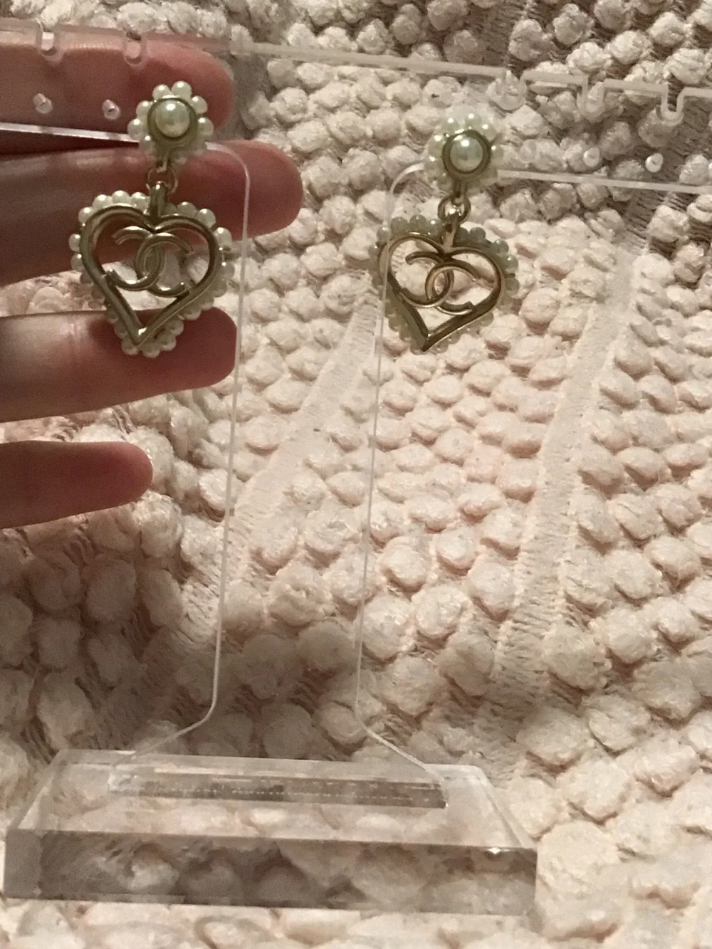 CHANEL Gold Heart Drop Earrings with Pearls - Cream/Gold